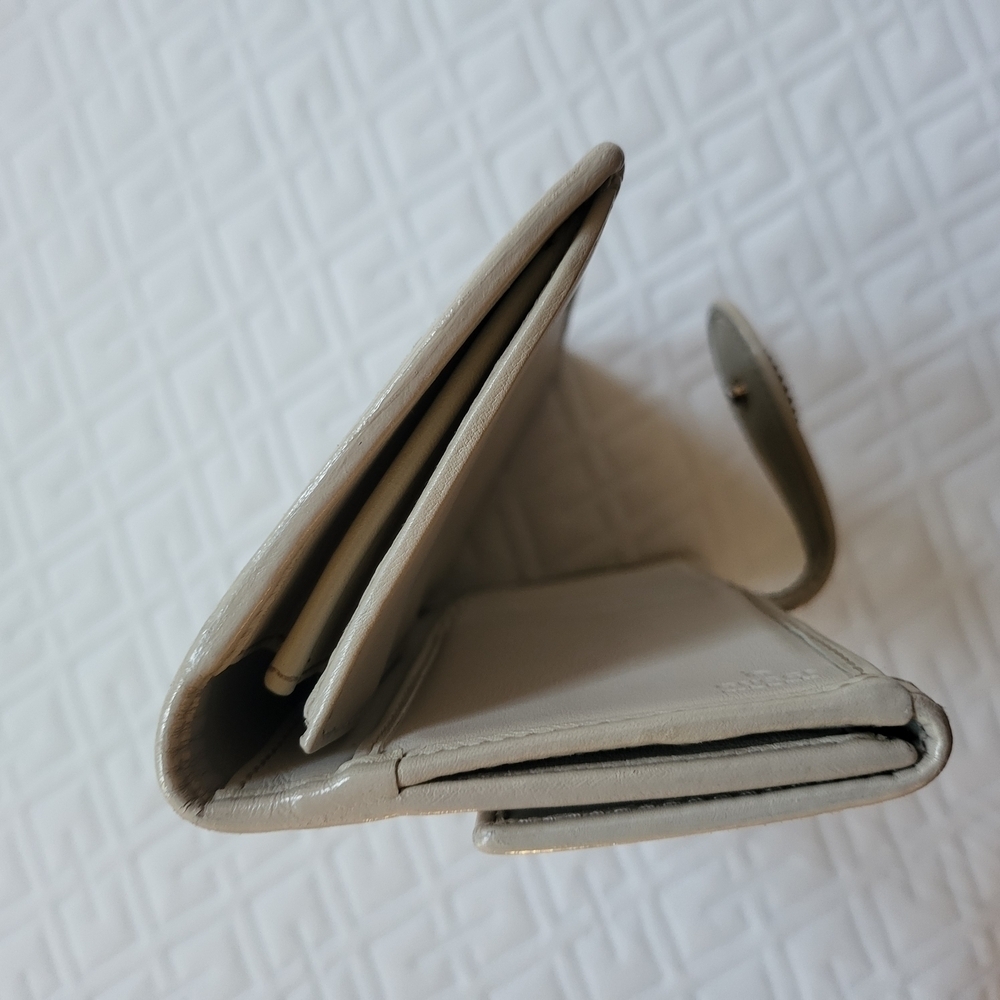 Gucci Beige GG Logo Stud Long Wallet - Picture 10 of 10